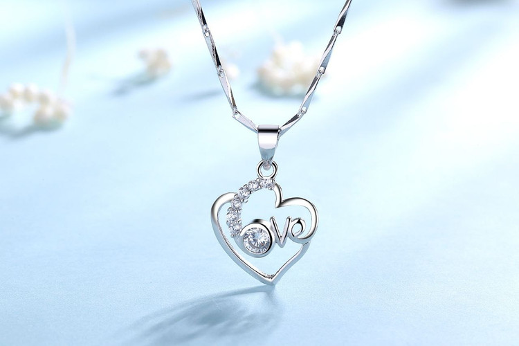 گردنبند نقره Love